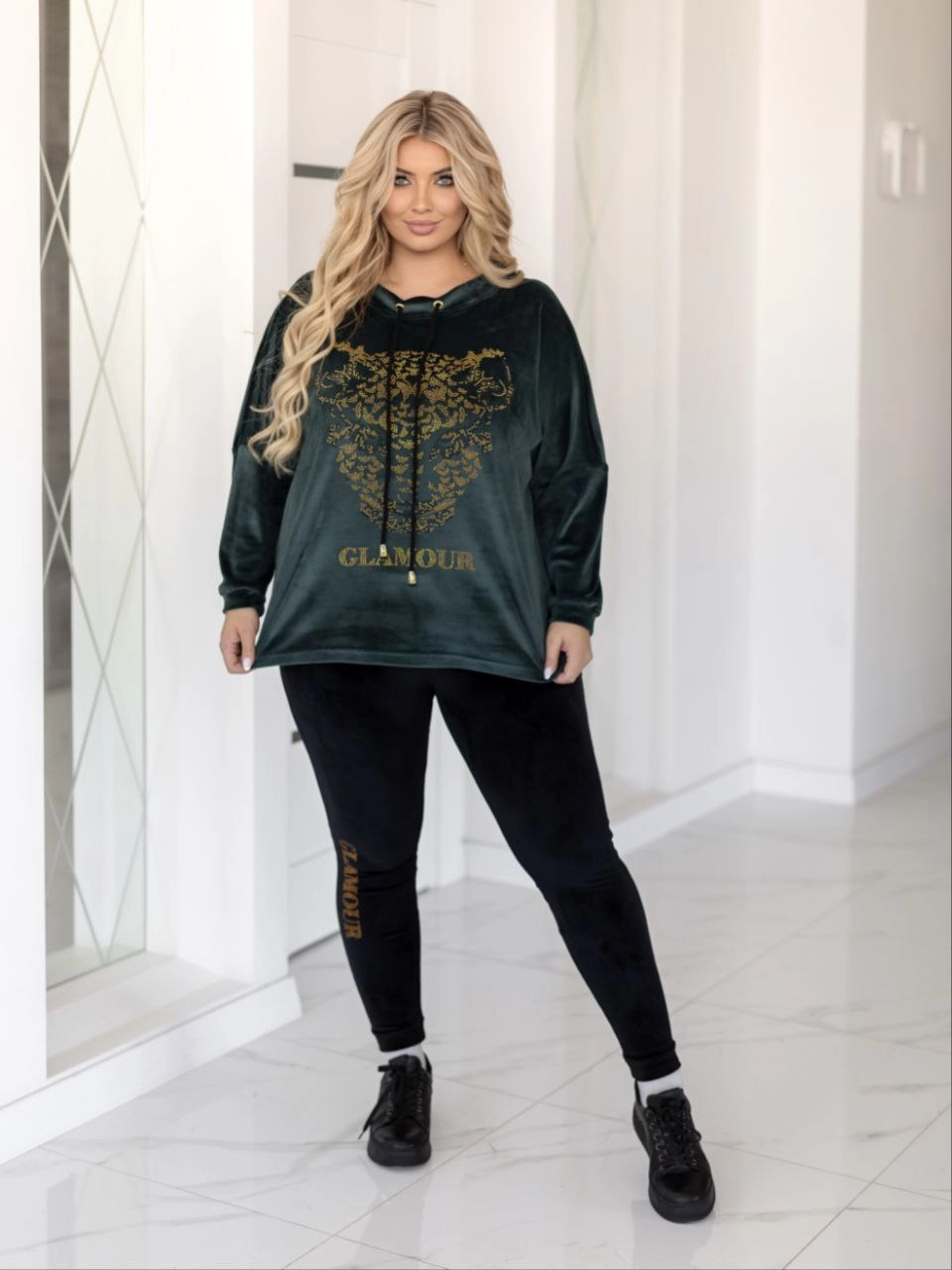 Стильный спортивный костюм