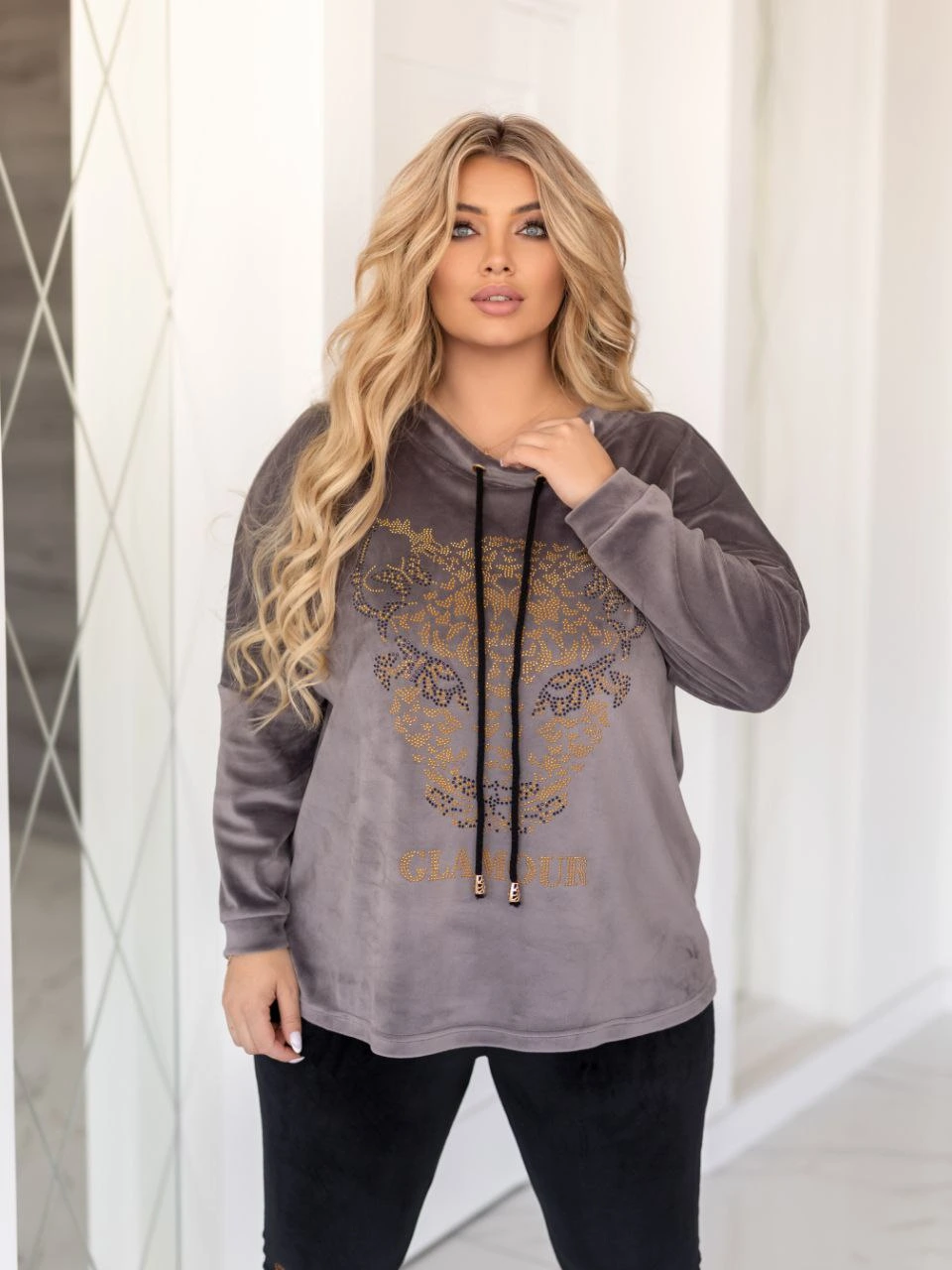 Стильный спортивный костюм