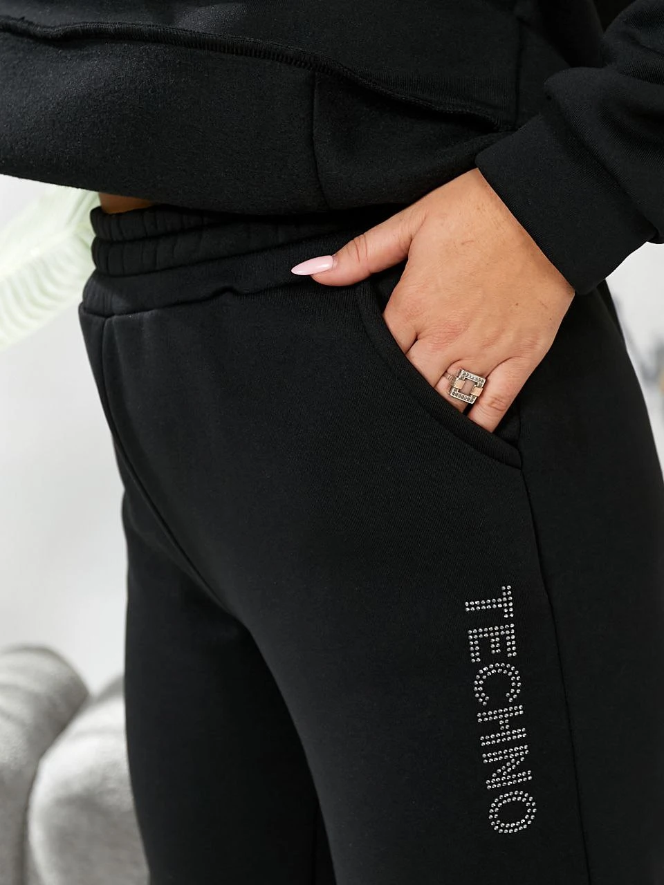 Стильный прогулочный костюм