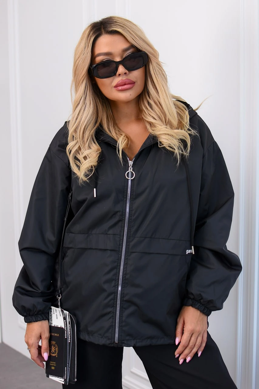 Стильная осенняя ветровка