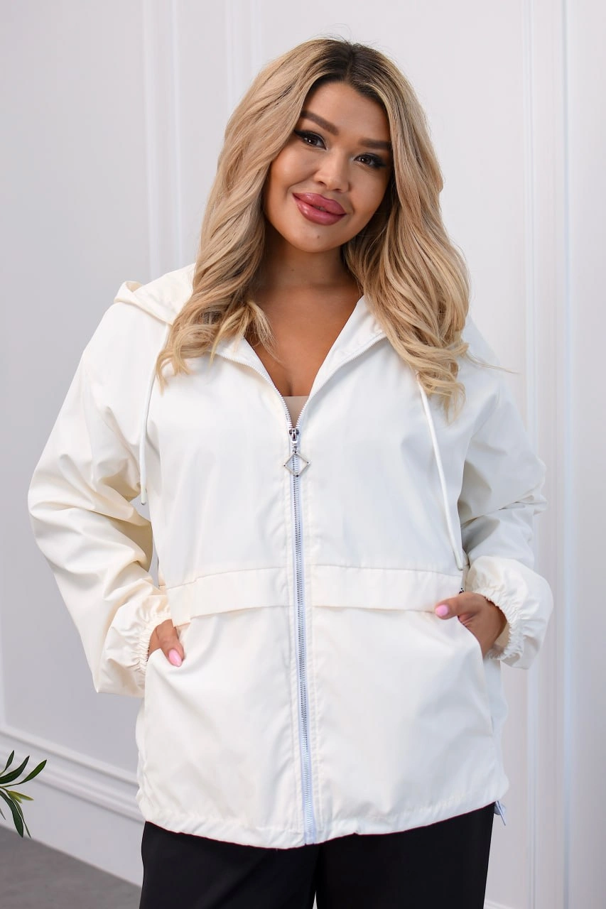 Стильная осенняя ветровка