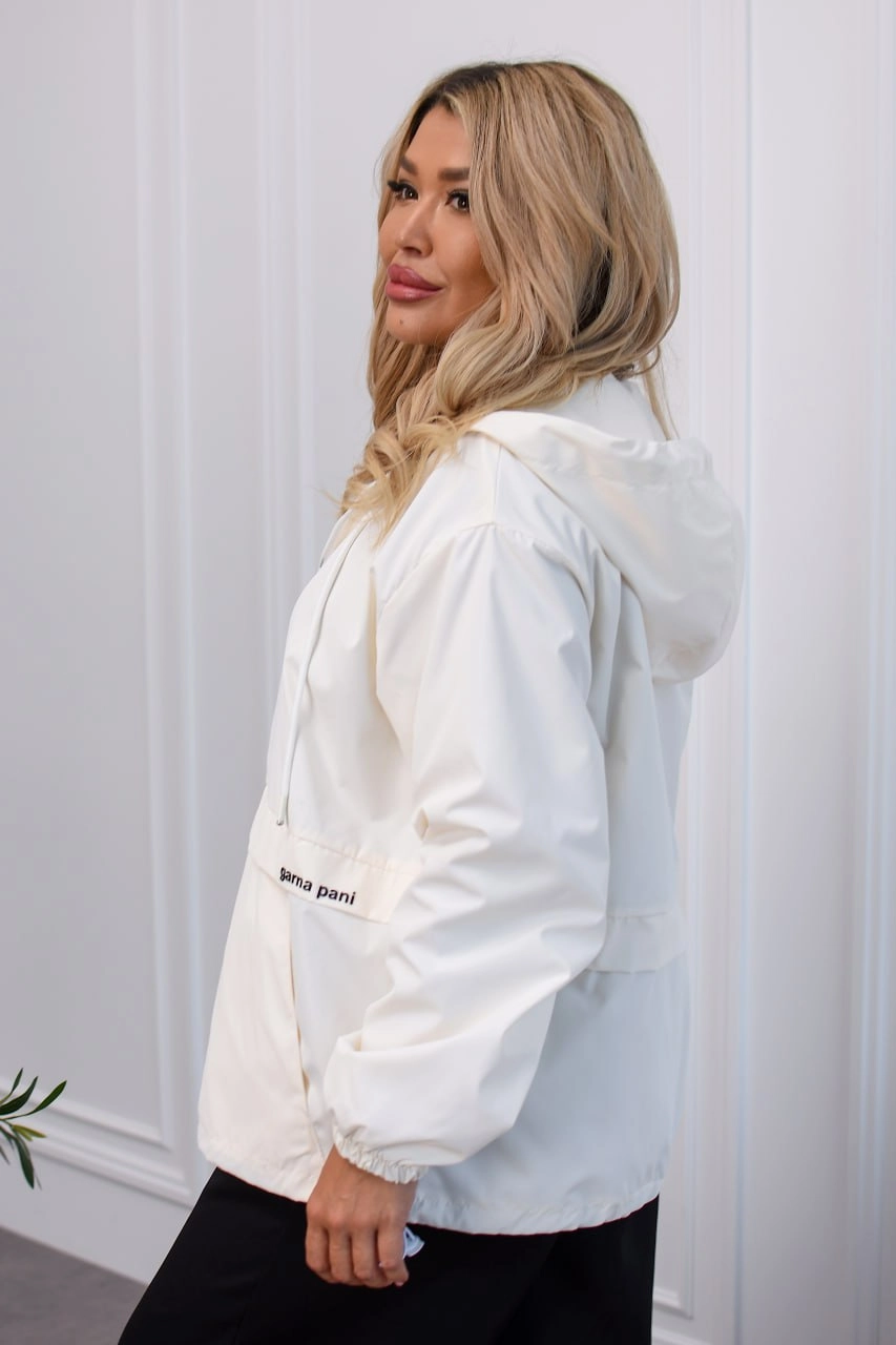 Стильная осенняя ветровка