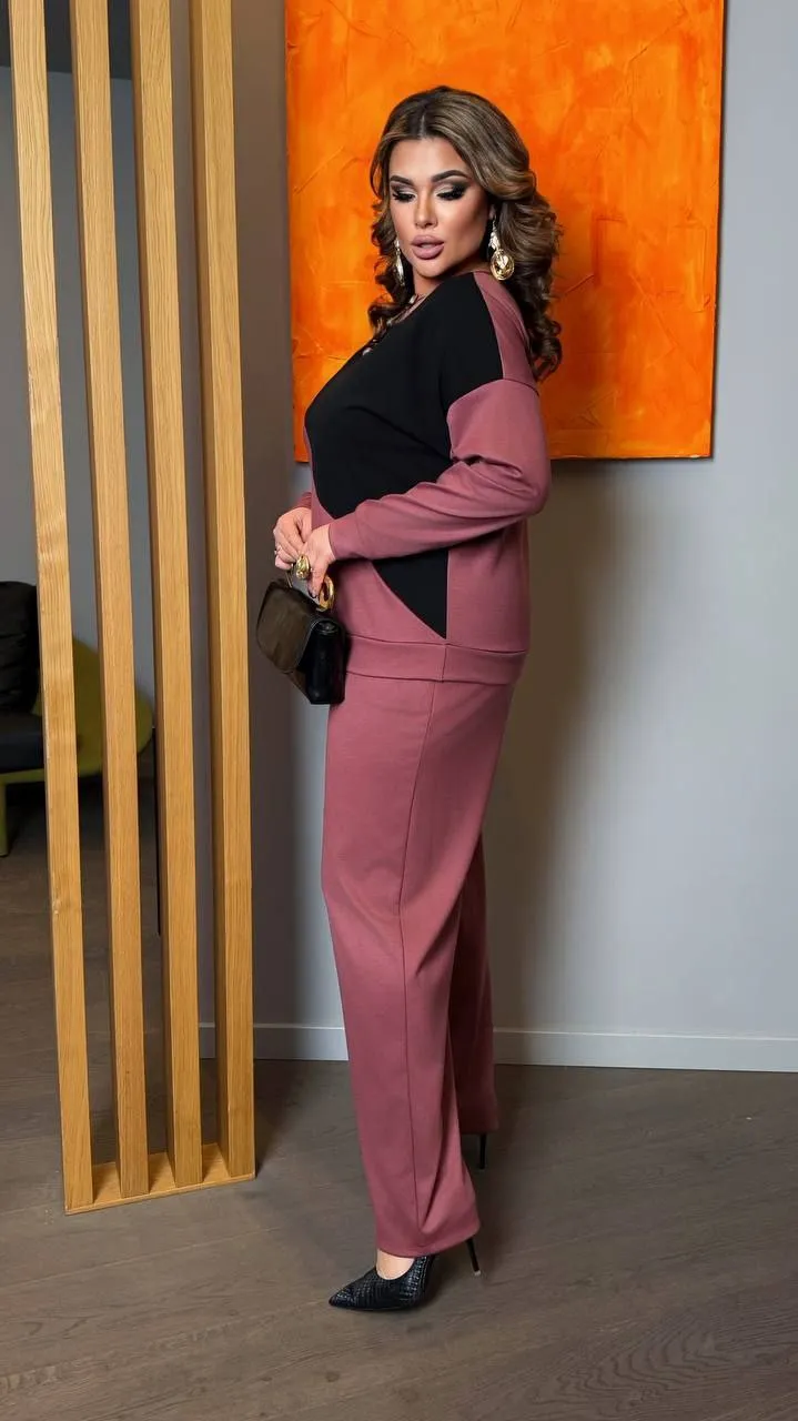 Оригинальный трикотажный костюм